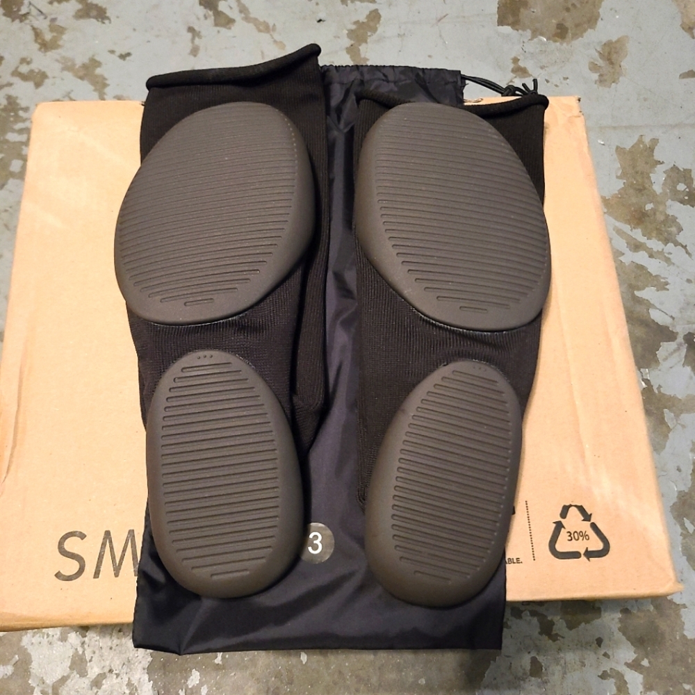 Yeezy Pods Size 3